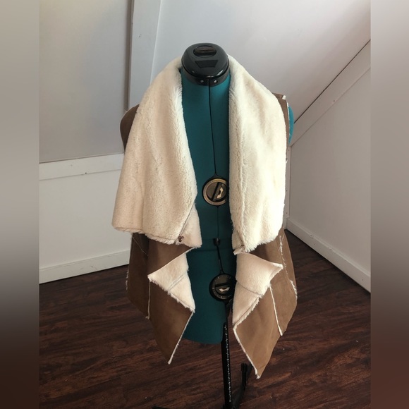 🧺Skies are Blue Tan & Cream Faux Fur Lined Open Cardigan Vest, size M, NWT, Y2K - Picture 3 of 5